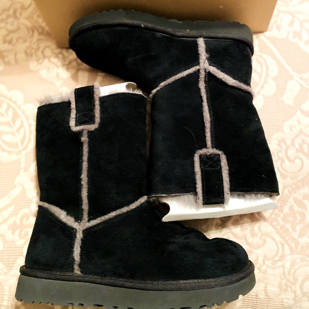 Ugg Classic Short Spill Seam boot
